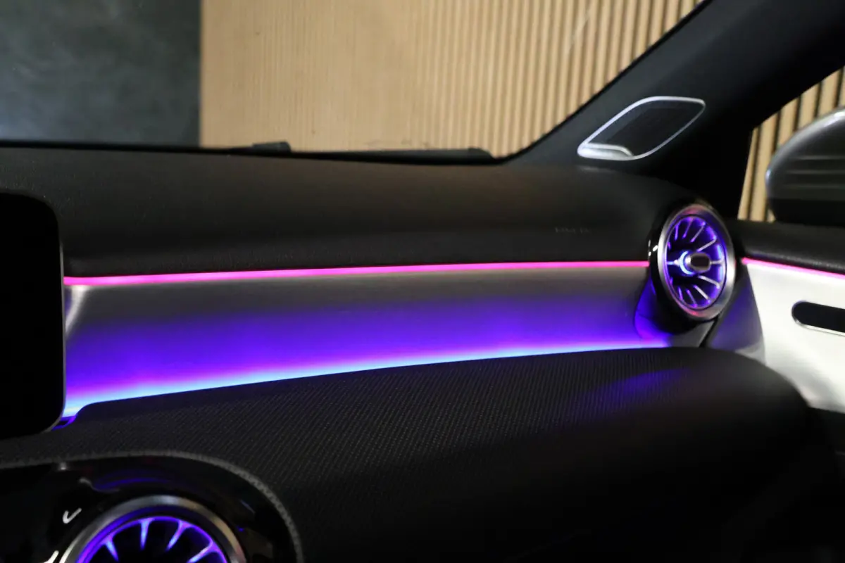 A180 d AMG pakket | Panorama dak | Burmester | Widescreen | Apple Carplay | Sfeerverlichting | Stoelverwarming | Alcantara | 360 PDC | Volledig onderhouden | Distributieriem vervangen