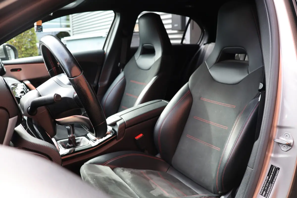 A180 d AMG pakket | Panorama dak | Burmester | Widescreen | Apple Carplay | Sfeerverlichting | Stoelverwarming | Alcantara | 360 PDC | Volledig onderhouden | Distributieriem vervangen