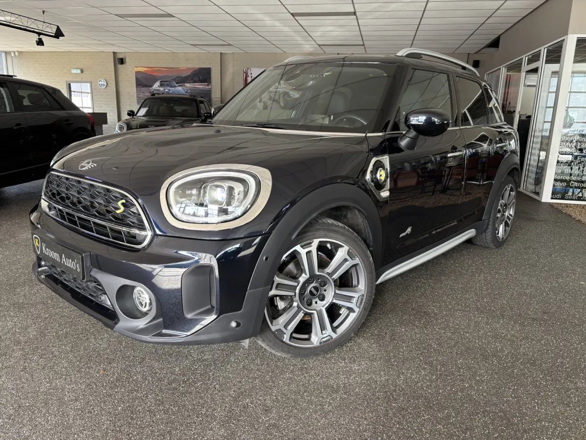 Cooper ALL4 MINI Yours Adaptive cruise Leder Panoramadak, Harman Kardon Head up Memory seats Adaptive Cruise