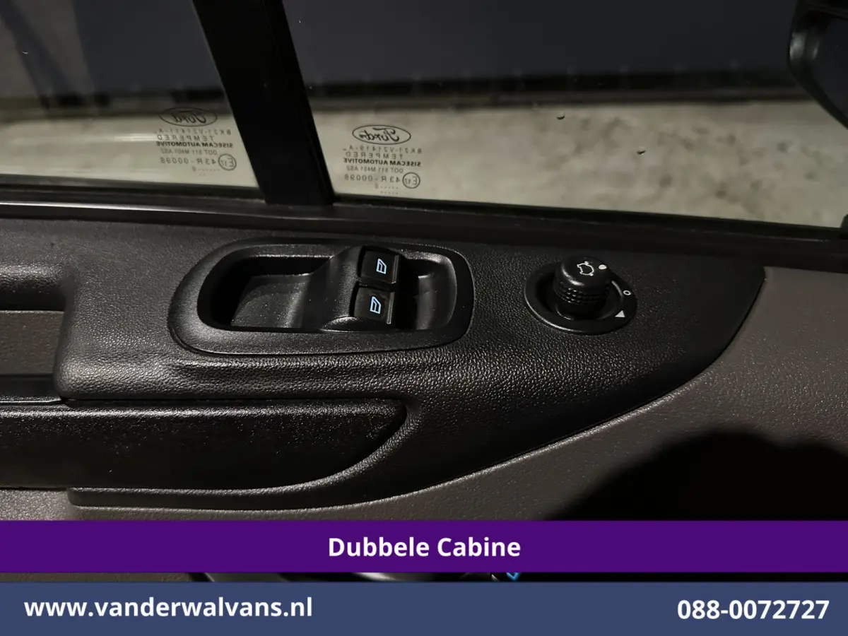 2.0 TDCI 131pk L2H1 Dubbele Cabine Euro6 Airco | 6-Zits | LED | Cruisecontrol | 2800kg trekhaak Parkeersensoren, Stoelverwarming