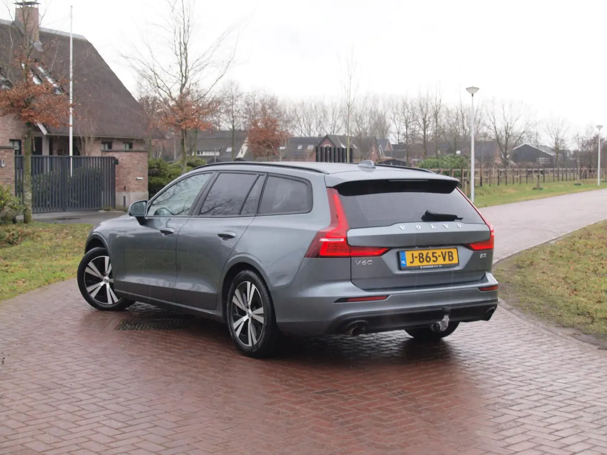 2.0 B3 Momentum Advantage | Camera | Trekhaak | Apple Carplay | Cruise Control |