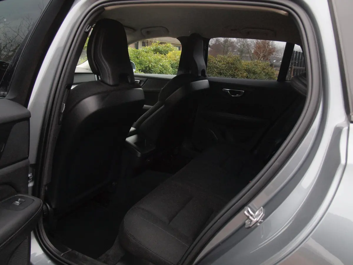 2.0 B3 Momentum Advantage | Camera | Trekhaak | Apple Carplay | Cruise Control |