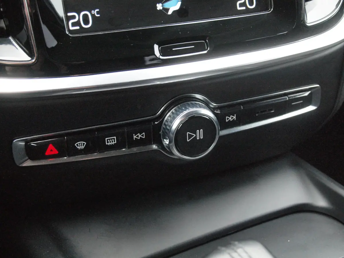 2.0 B3 Momentum Advantage | Camera | Trekhaak | Apple Carplay | Cruise Control |