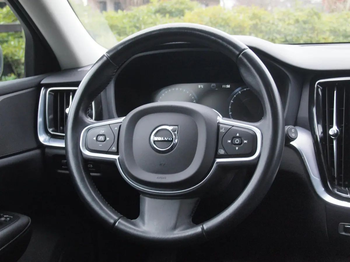 2.0 B3 Momentum Advantage | Camera | Trekhaak | Apple Carplay | Cruise Control |