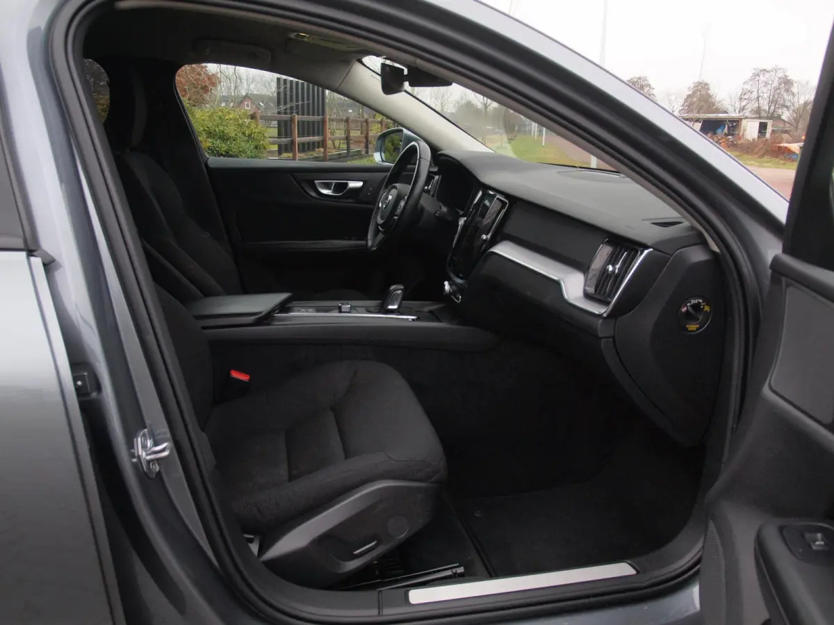 2.0 B3 Momentum Advantage | Camera | Trekhaak | Apple Carplay | Cruise Control |