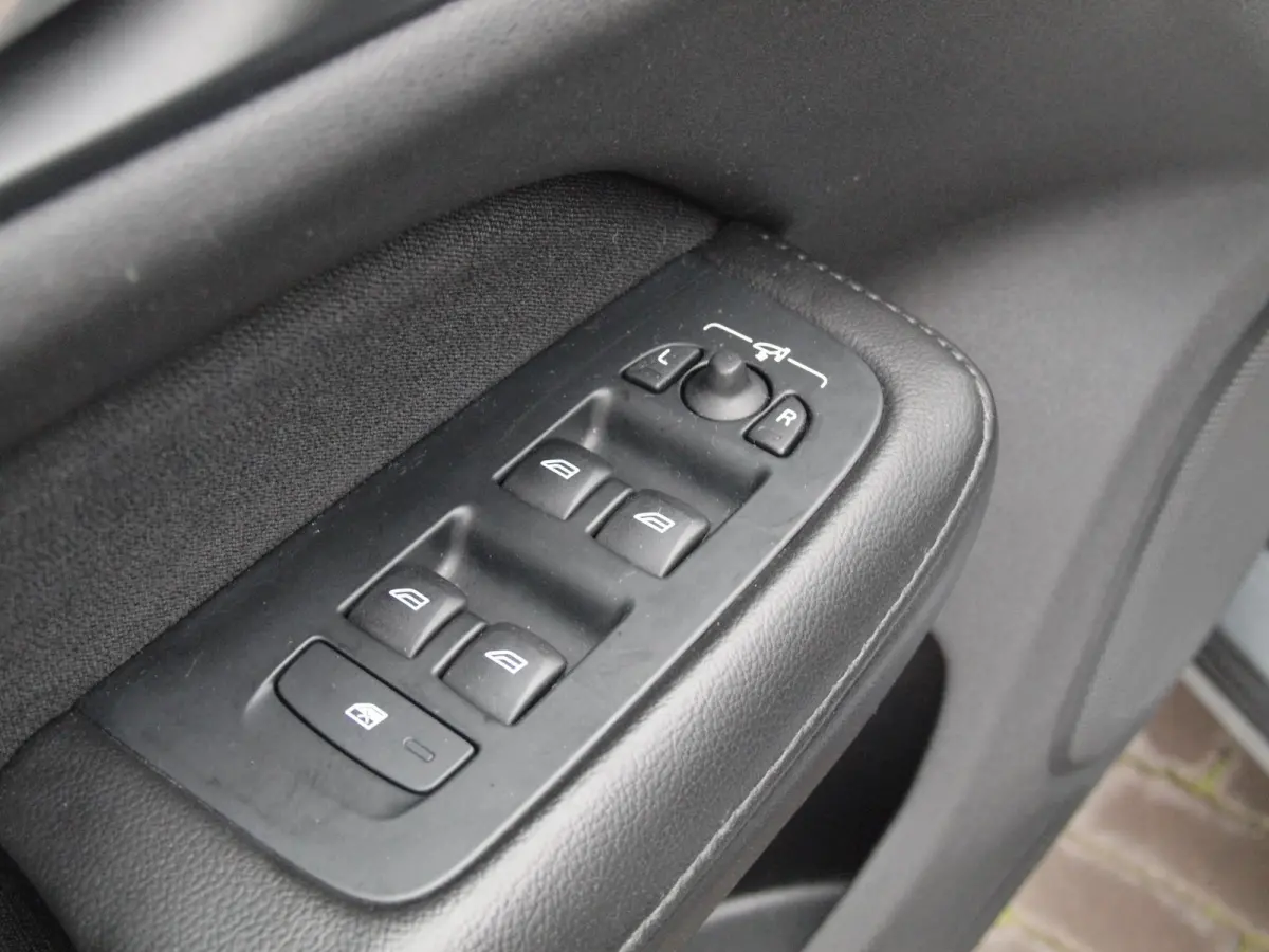 2.0 B3 Momentum Advantage | Camera | Trekhaak | Apple Carplay | Cruise Control |
