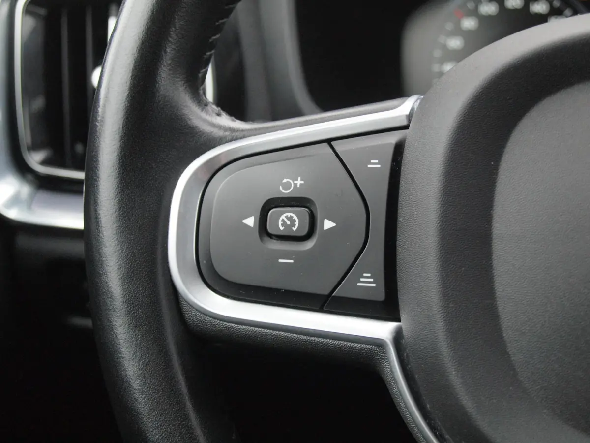 2.0 B3 Momentum Advantage | Camera | Trekhaak | Apple Carplay | Cruise Control |