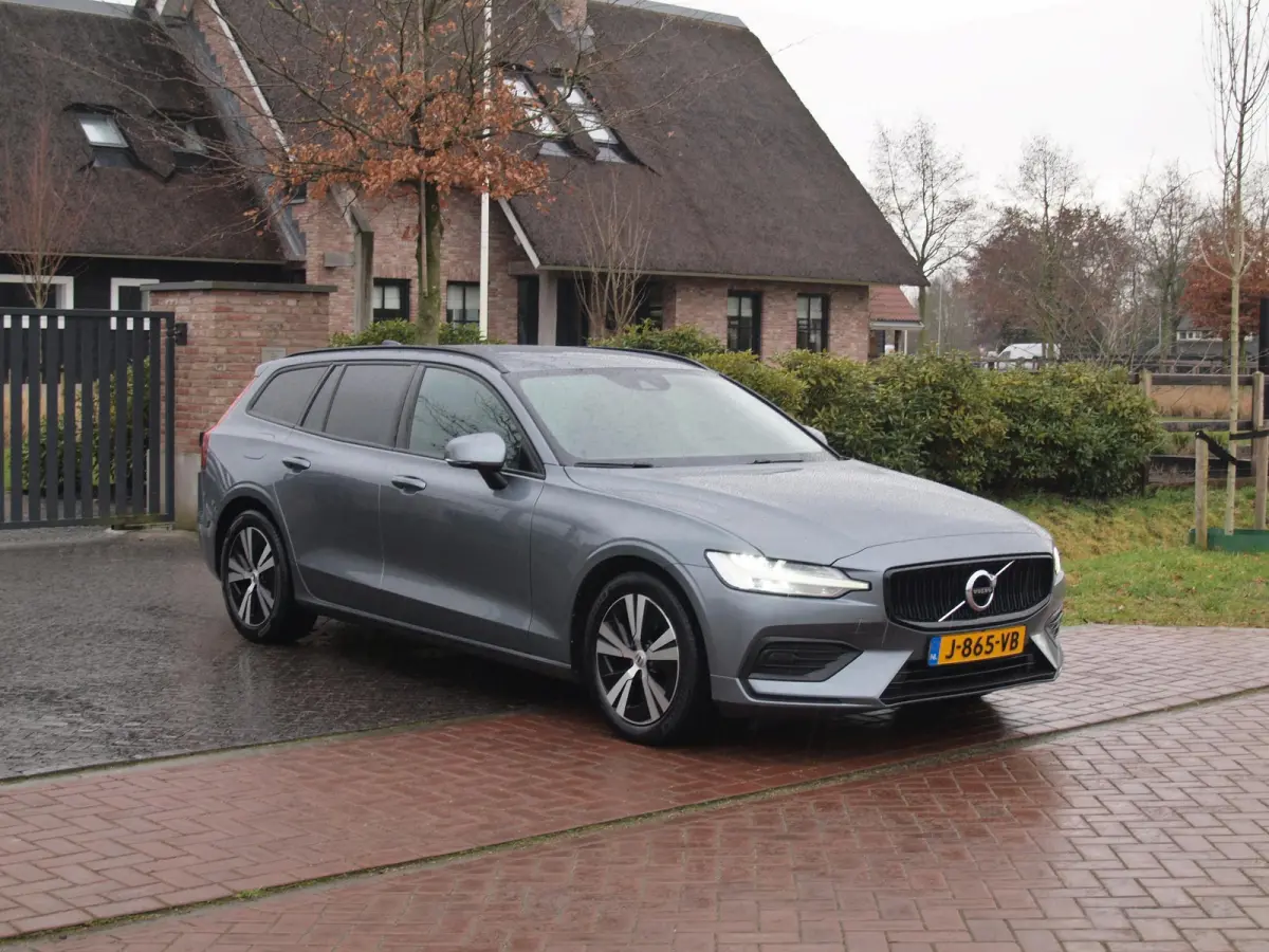 2.0 B3 Momentum Advantage | Camera | Trekhaak | Apple Carplay | Cruise Control |