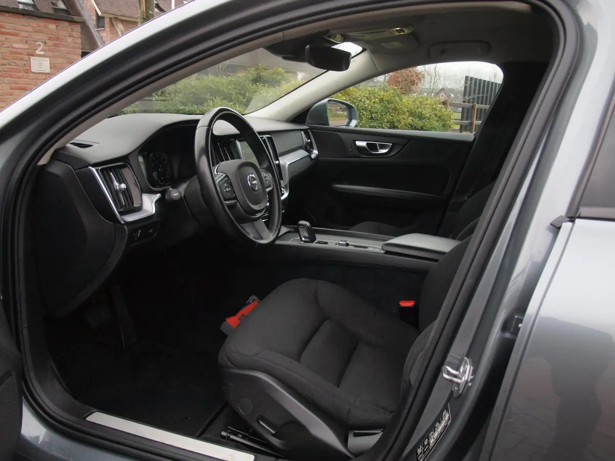 2.0 B3 Momentum Advantage | Camera | Trekhaak | Apple Carplay | Cruise Control |