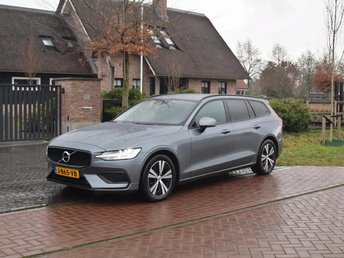 2.0 B3 Momentum Advantage | Camera | Trekhaak | Apple Carplay | Cruise Control |