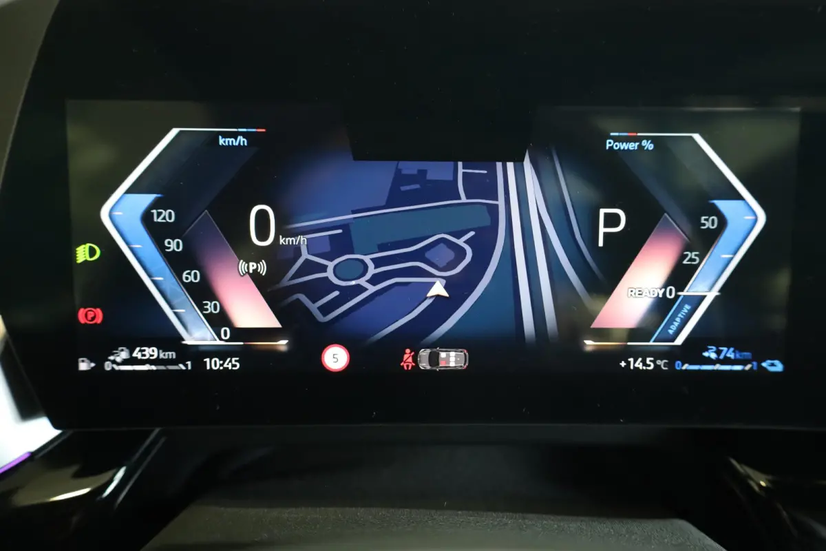230e xDrive | M Sport | Harman Kardon | Panoramadak | Head-Up Display | Trekhaak