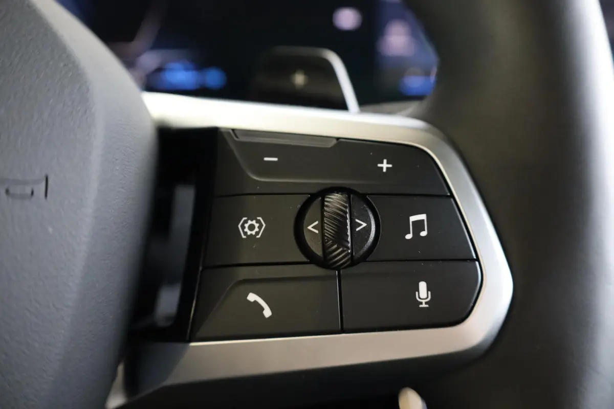 230e xDrive | M Sport | Harman Kardon | Panoramadak | Head-Up Display | Trekhaak