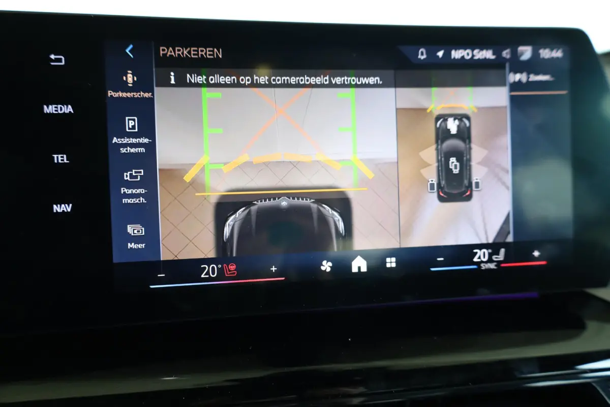 230e xDrive | M Sport | Harman Kardon | Panoramadak | Head-Up Display | Trekhaak