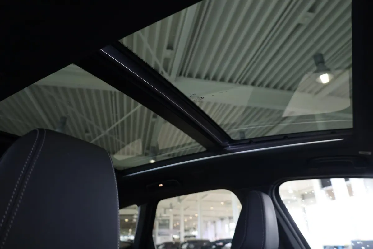 230e xDrive | M Sport | Harman Kardon | Panoramadak | Head-Up Display | Trekhaak