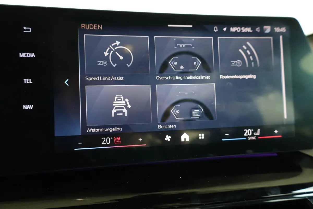 230e xDrive | M Sport | Harman Kardon | Panoramadak | Head-Up Display | Trekhaak