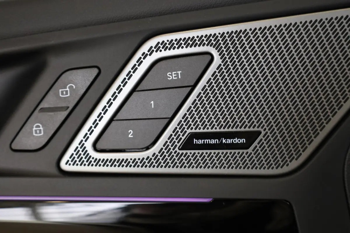 230e xDrive | M Sport | Harman Kardon | Panoramadak | Head-Up Display | Trekhaak