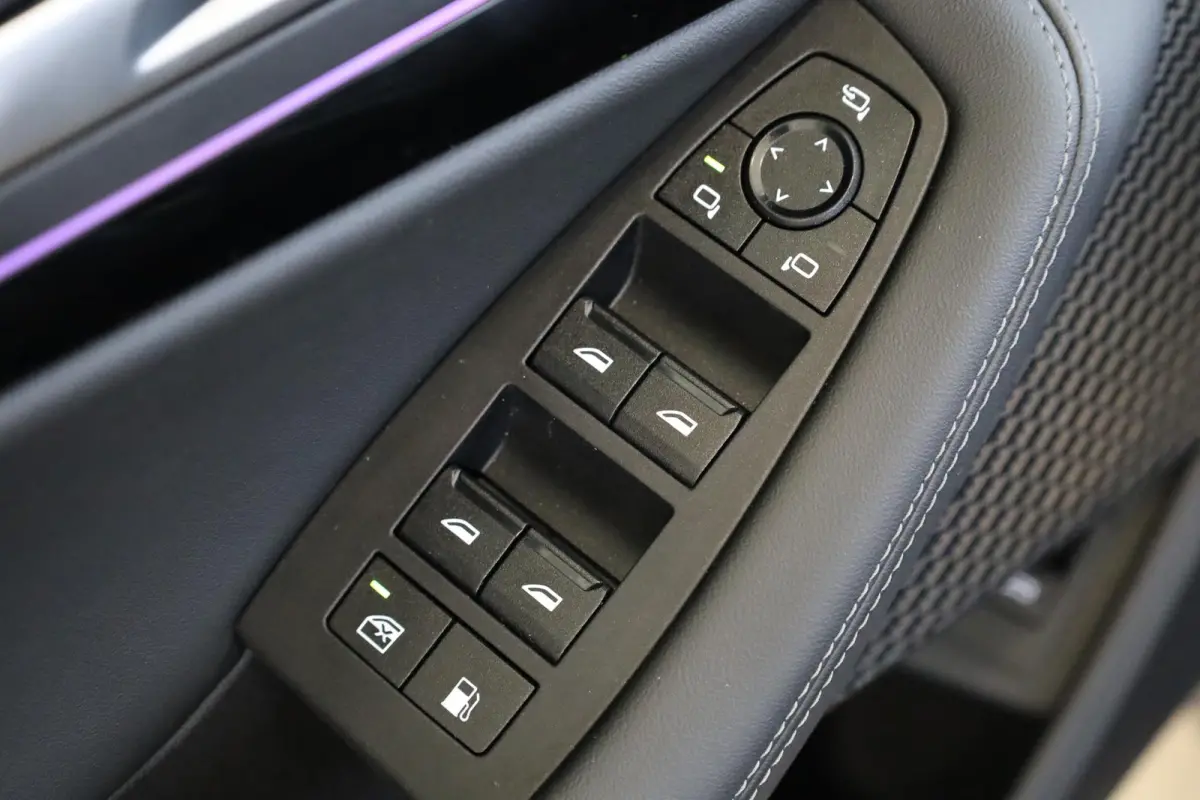 230e xDrive | M Sport | Harman Kardon | Panoramadak | Head-Up Display | Trekhaak