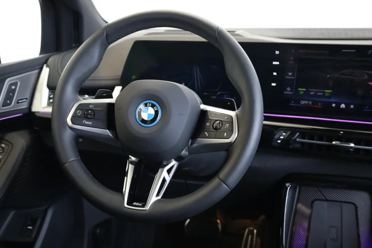 230e xDrive | M Sport | Harman Kardon | Panoramadak | Head-Up Display | Trekhaak