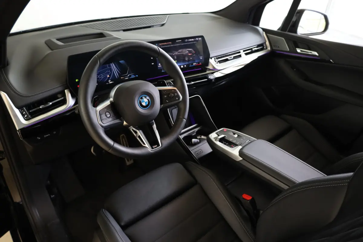 230e xDrive | M Sport | Harman Kardon | Panoramadak | Head-Up Display | Trekhaak