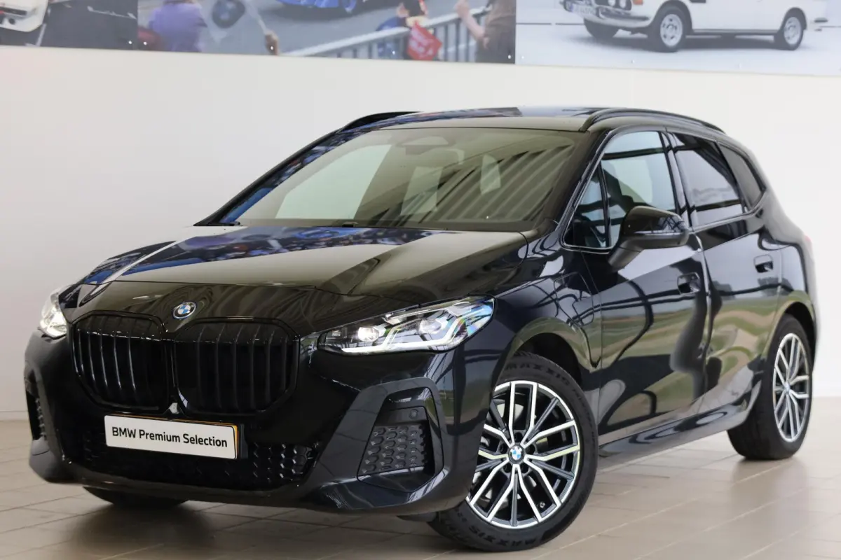 230e xDrive | M Sport | Harman Kardon | Panoramadak | Head-Up Display | Trekhaak