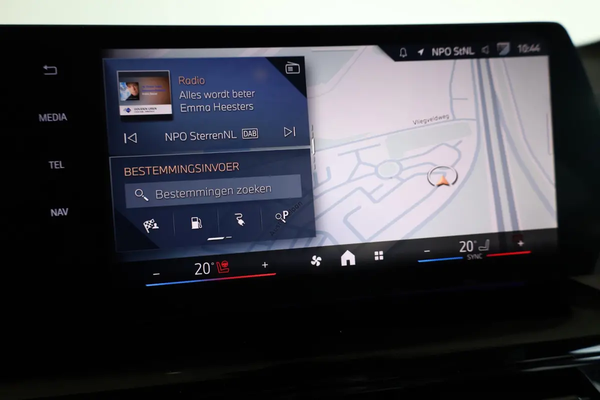 230e xDrive | M Sport | Harman Kardon | Panoramadak | Head-Up Display | Trekhaak