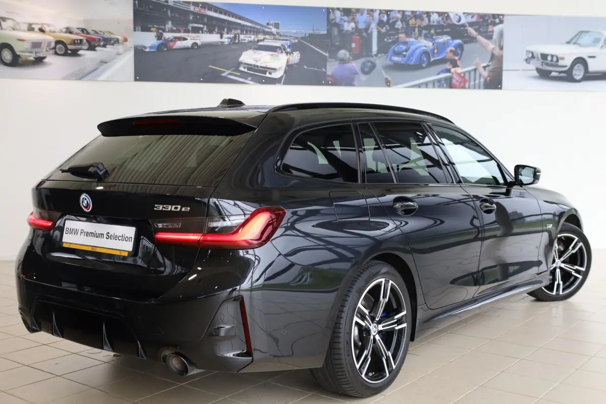 330e | M Sport Pro | Elektrisch Verstelbare Stoelen | Camera | Comfort Access | Parkeersensoren Voor en Achter| HiFi Systeem | Adaptive LED Koplampen