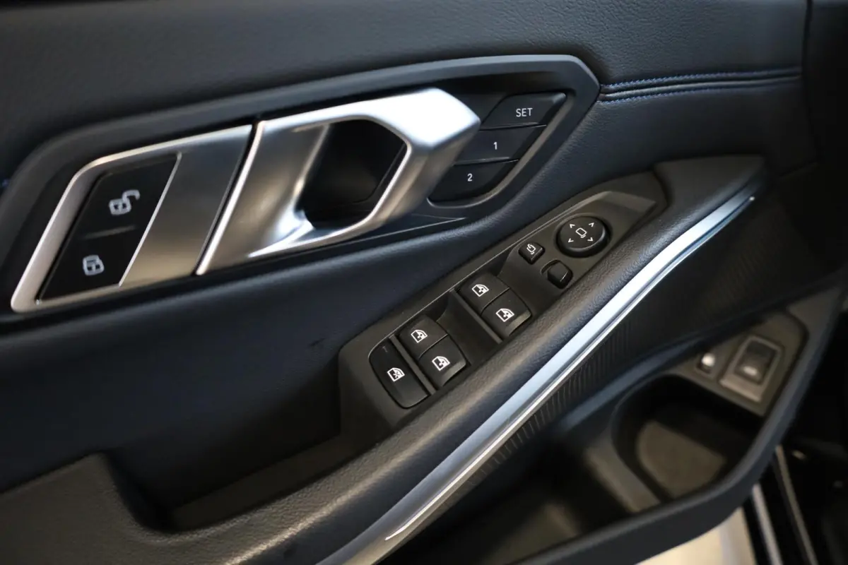 330e | M Sport Pro | Elektrisch Verstelbare Stoelen | Camera | Comfort Access | Parkeersensoren Voor en Achter| HiFi Systeem | Adaptive LED Koplampen