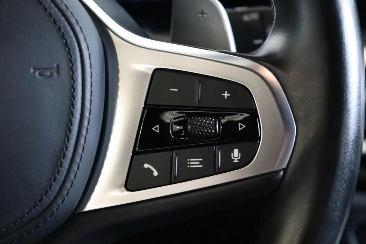 330e | M Sport Pro | Elektrisch Verstelbare Stoelen | Camera | Comfort Access | Parkeersensoren Voor en Achter| HiFi Systeem | Adaptive LED Koplampen
