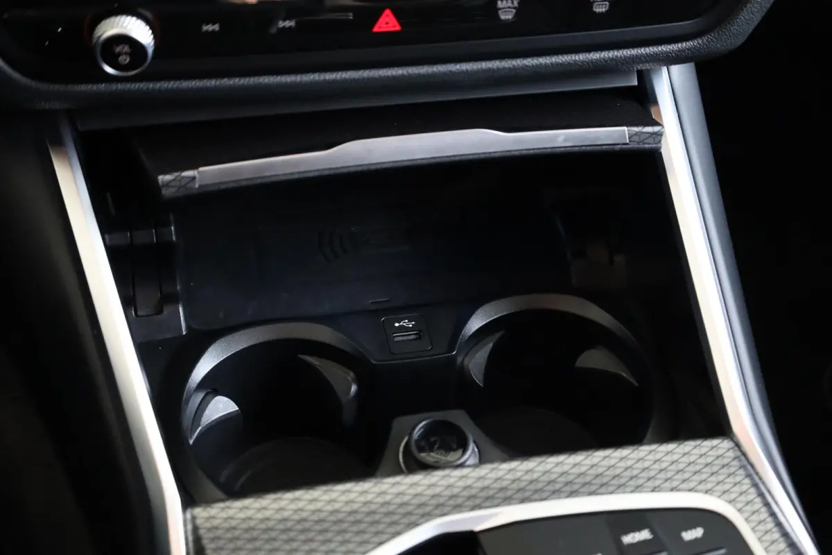 330e | M Sport Pro | Elektrisch Verstelbare Stoelen | Camera | Comfort Access | Parkeersensoren Voor en Achter| HiFi Systeem | Adaptive LED Koplampen