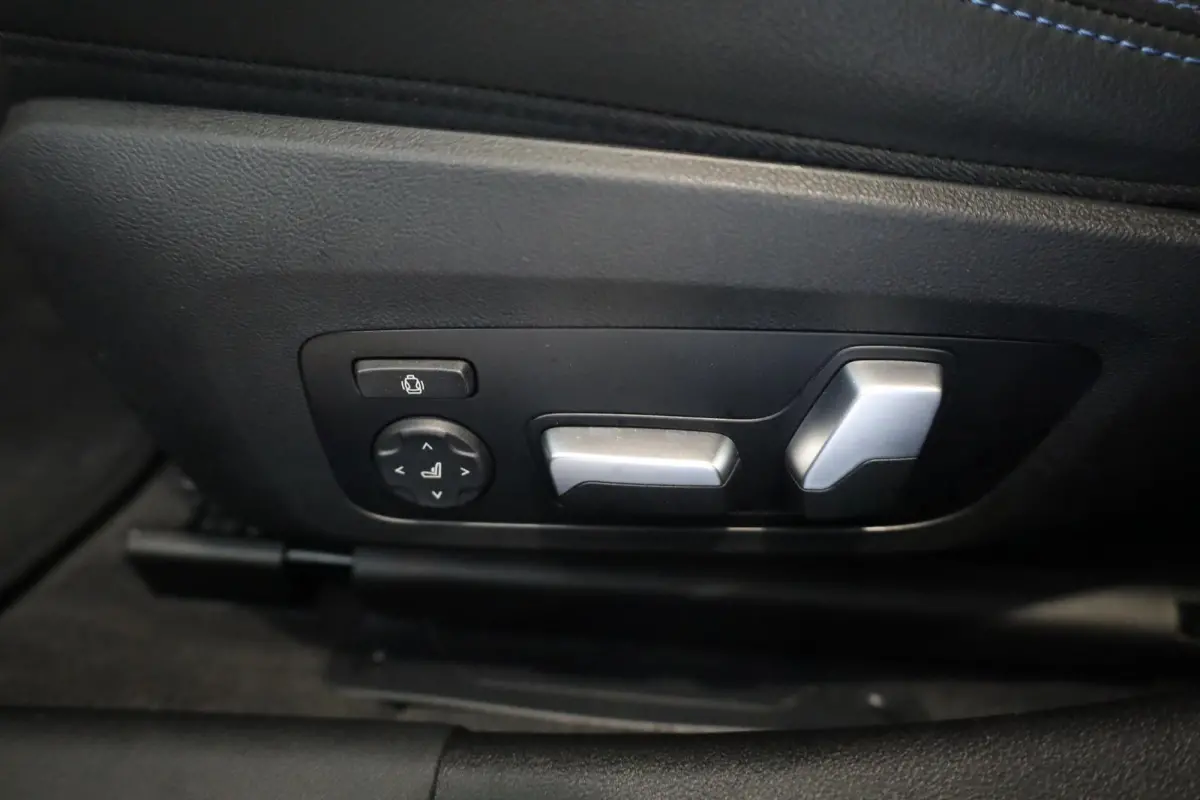 330e | M Sport Pro | Elektrisch Verstelbare Stoelen | Camera | Comfort Access | Parkeersensoren Voor en Achter| HiFi Systeem | Adaptive LED Koplampen
