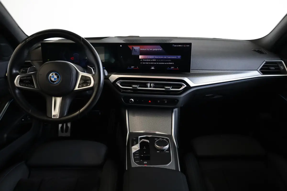 330e | M Sport Pro | Elektrisch Verstelbare Stoelen | Camera | Comfort Access | Parkeersensoren Voor en Achter| HiFi Systeem | Adaptive LED Koplampen