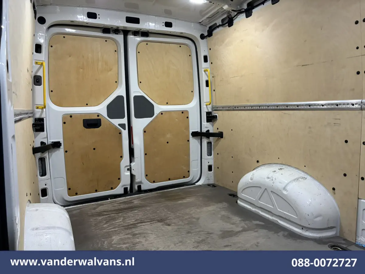 2.0 TDI L3H2 L2H1 Euro6 Airco | Camera | Apple Carplay | Android Auto Bijrijdersbank