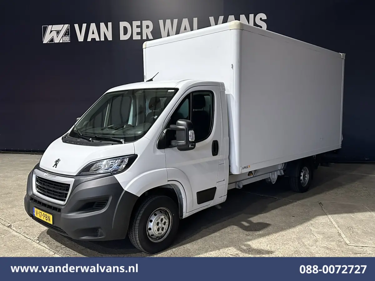 2.2 BlueHDi 141pk Bakwagen 436cm Lang Laadklep Euro6 Airco | Cruisecontrol | 1055kg laadvermogen Bijrijdersbank