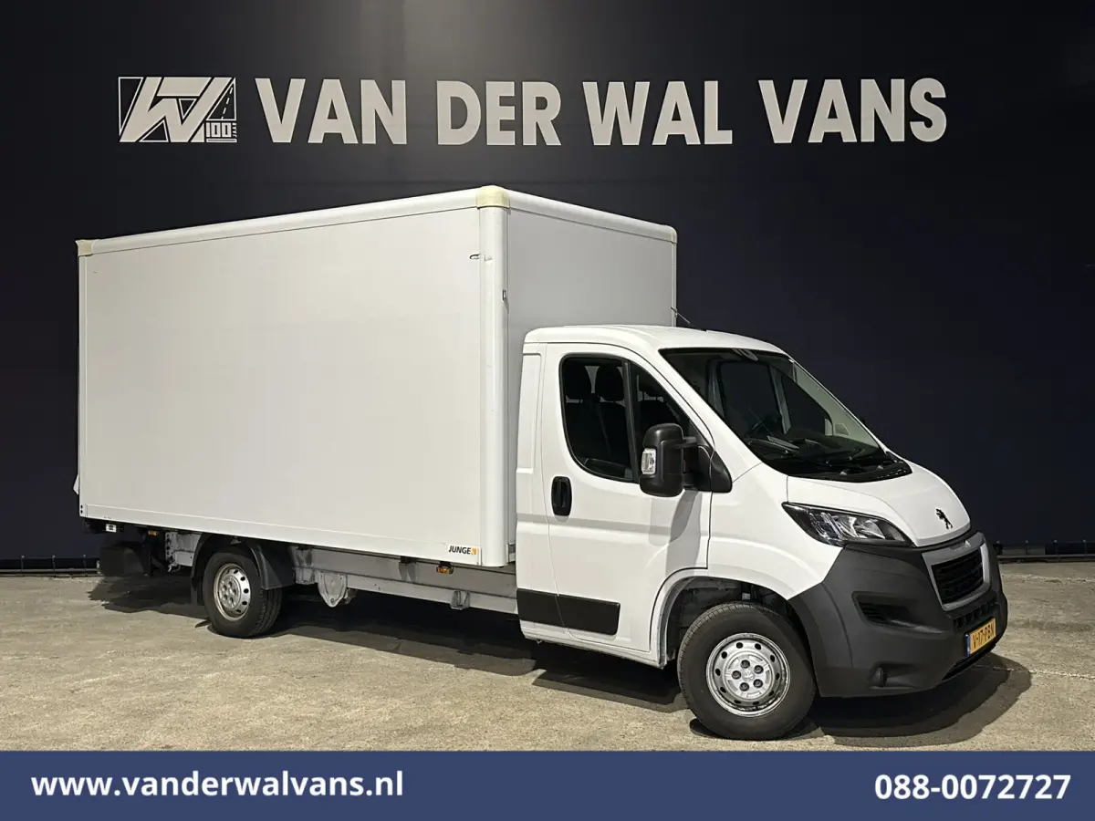 2.2 BlueHDi 141pk Bakwagen 436cm Lang Laadklep Euro6 Airco | Cruisecontrol | 1055kg laadvermogen Bijrijdersbank