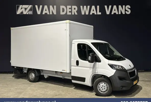 2.2 BlueHDi 141pk Bakwagen 436cm Lang Laadklep Euro6 Airco | Cruisecontrol | 1055kg laadvermogen Bijrijdersbank