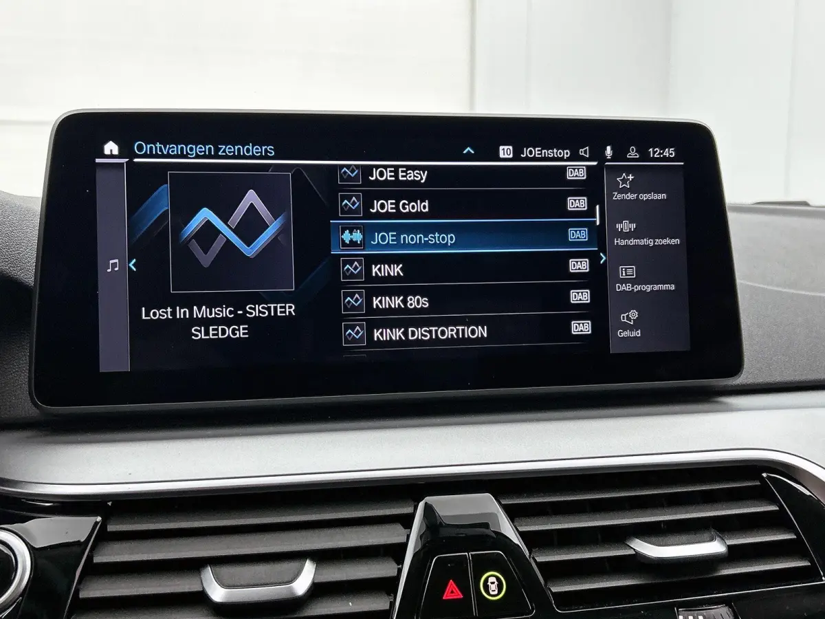 520e Business Edition Plus | SOH 91% | APPLE CARPLAY - ANDROID AUTO | STOELVERWARMING | LASER KOPLAMPEN | ELEKTRISCHE STUURKOLOM | MEMORY | LEDER | ELEKTRISCHE VOORSTOELEN | PARKEERSENSOREN 