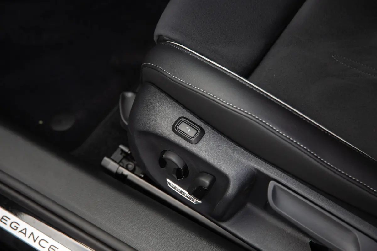 1.5 eTSI Elegance Business , Adap. cruise, Stoel/stuurverwarming, Head-up display,