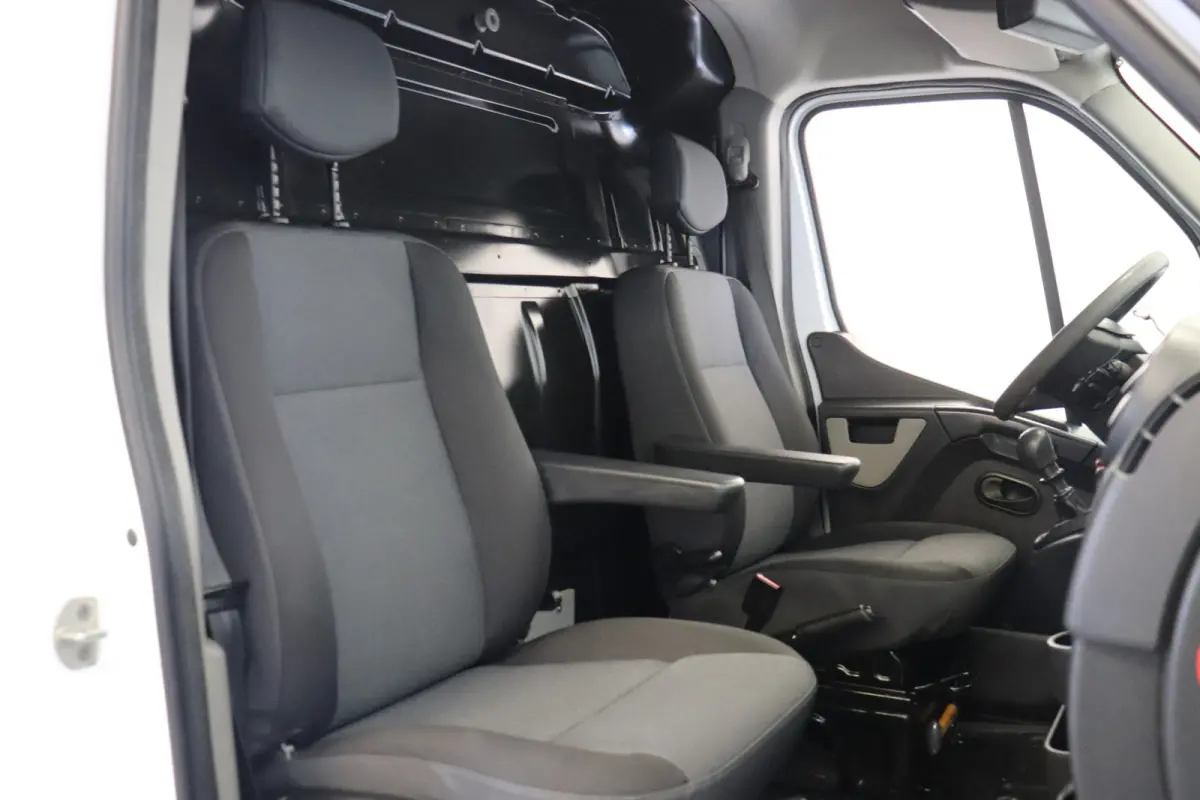 2.3 dCi 130PK L2H2 EURO 6 - Airco - Navi - Cruise - € 11.900,- Excl.