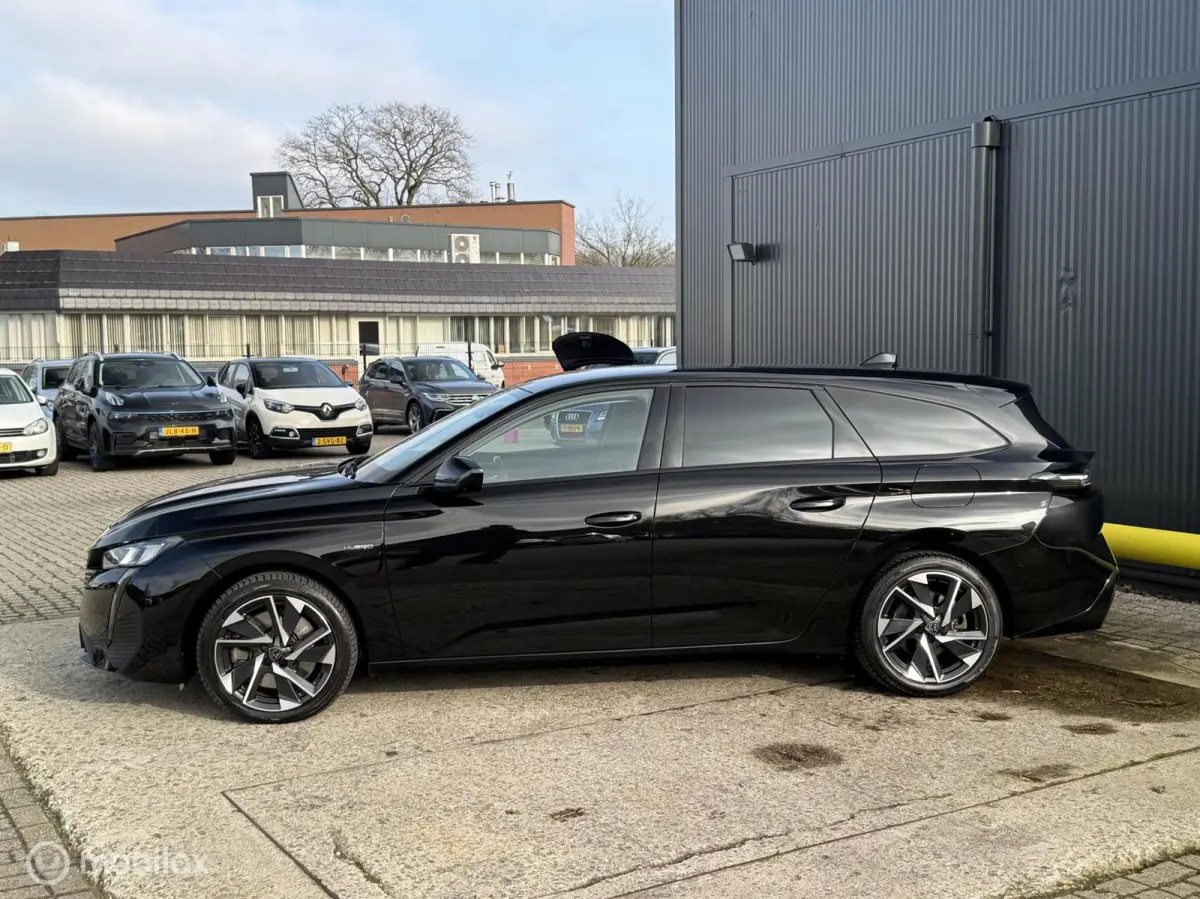 1.6 Plug-in Hybrid 180 Allure BTW | BOMVOL |