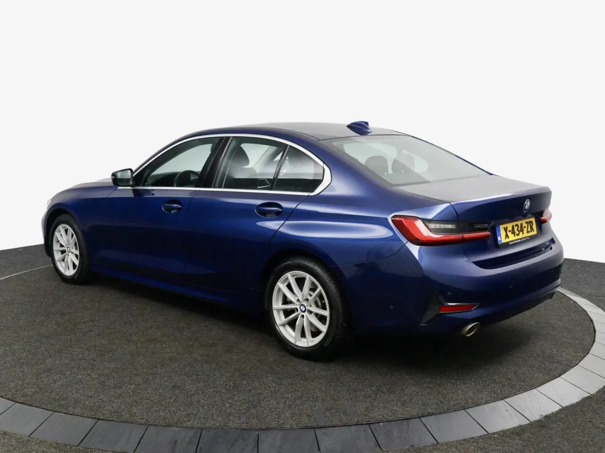 330i High Executive Edition blauw