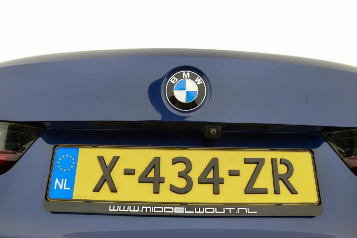 330i High Executive Edition blauw