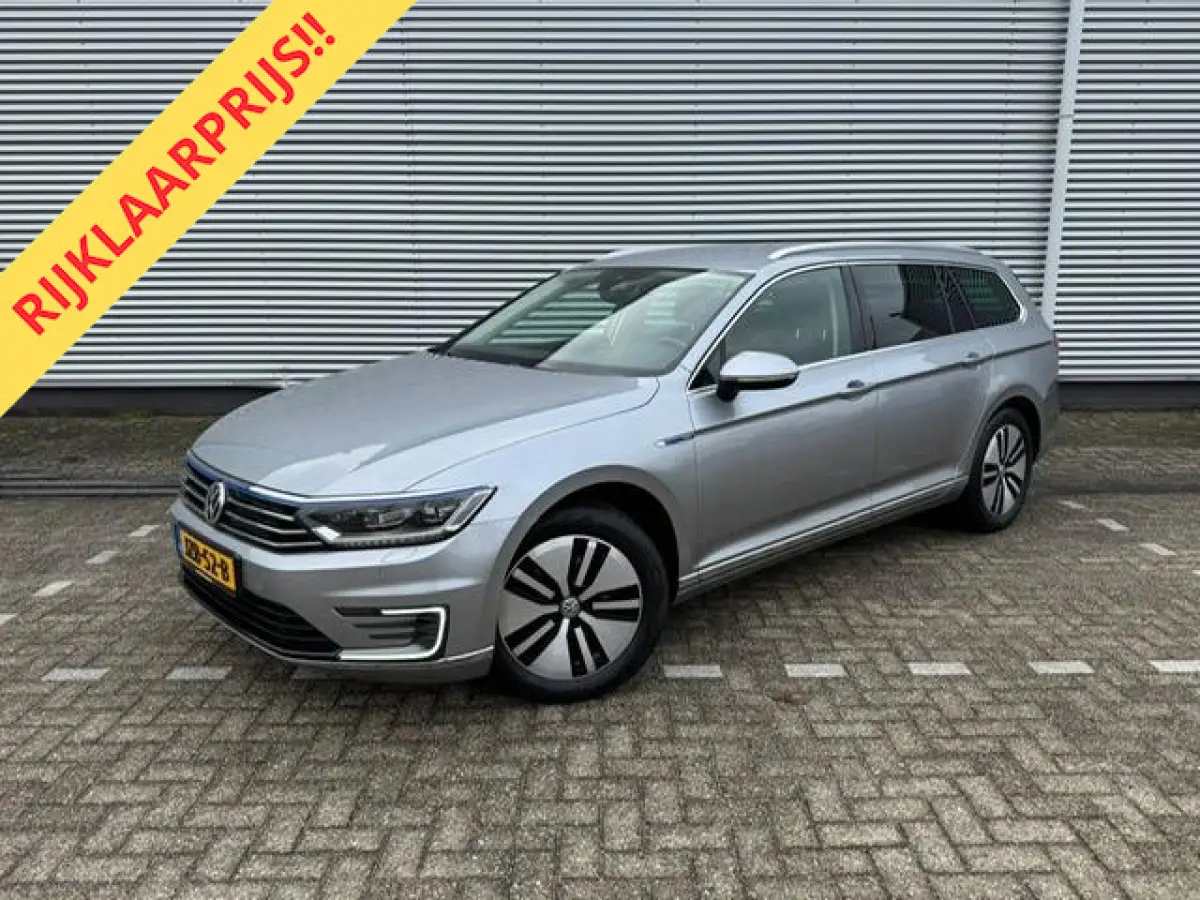 1.4 TSI GTE,Navigatie,Parkeersensoren,Cruisecontrol,trekhaak,LED,stoelverwarming