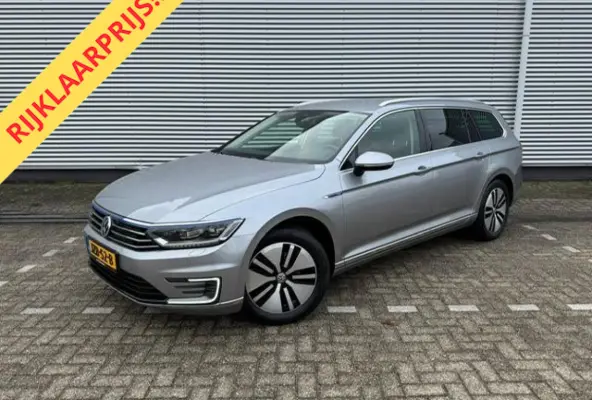 1.4 TSI GTE,Navigatie,Parkeersensoren,Cruisecontrol,trekhaak,LED,stoelverwarming