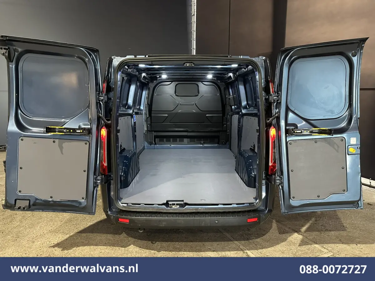 2.0 TDCI 131pk L2H1 Euro6 Airco | Camera | LED | Cruisecontrol | Verwarmde voorruit Parkeersensoren, Bijrijdersbank, 2800kg trekvermogen