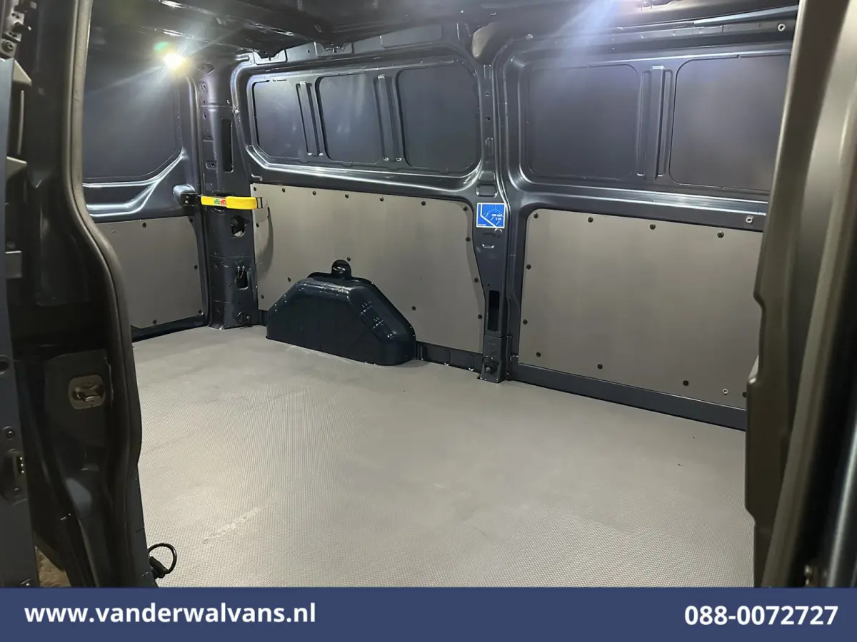 2.0 TDCI 131pk L2H1 Euro6 Airco | Camera | LED | Cruisecontrol | Verwarmde voorruit Parkeersensoren, Bijrijdersbank, 2800kg trekvermogen