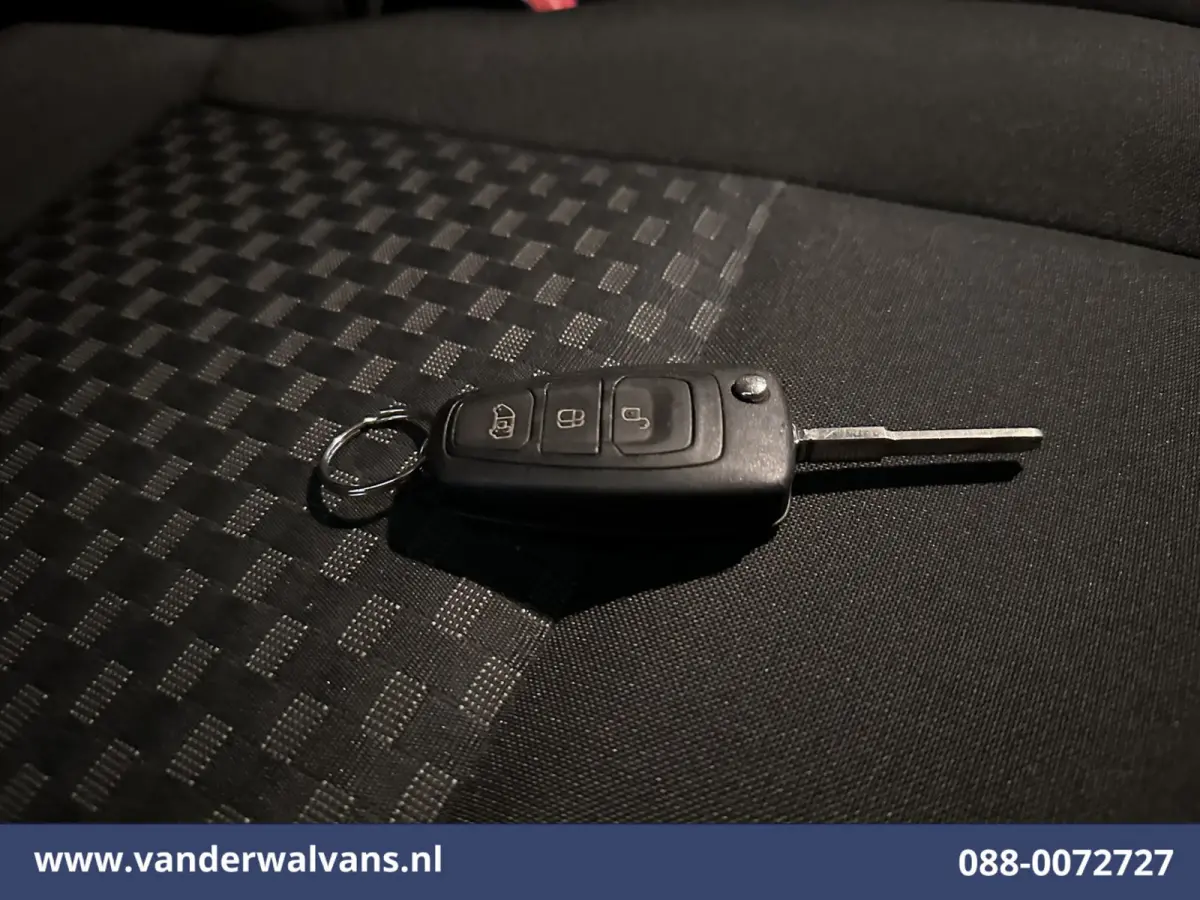2.0 TDCI 161pk Bakwagen Laadklep Euro6 Airco | Cruisecontrol | Verwarmde voorruit | 1040kg laadvermogen Bijrijdersbank