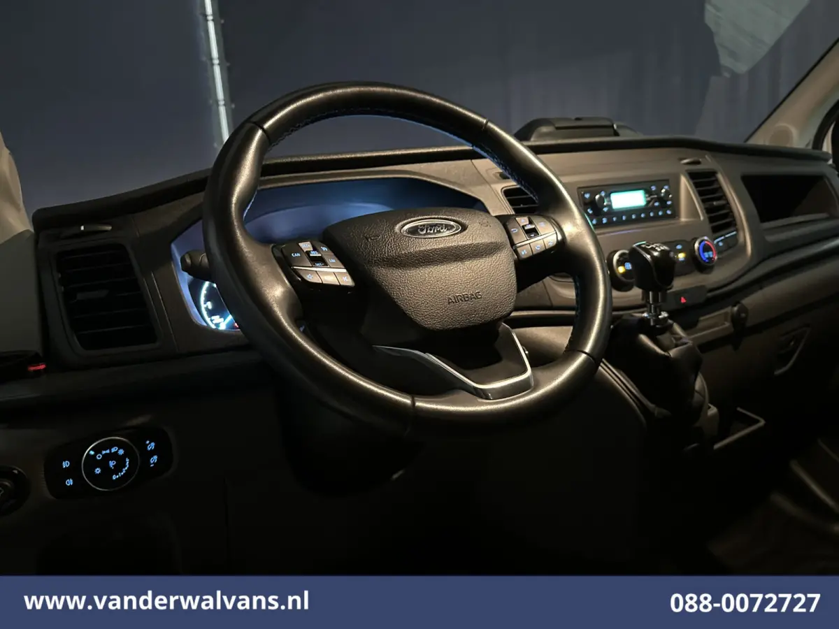 2.0 TDCI 161pk Bakwagen Laadklep Euro6 Airco | Cruisecontrol | Verwarmde voorruit | 1040kg laadvermogen Bijrijdersbank