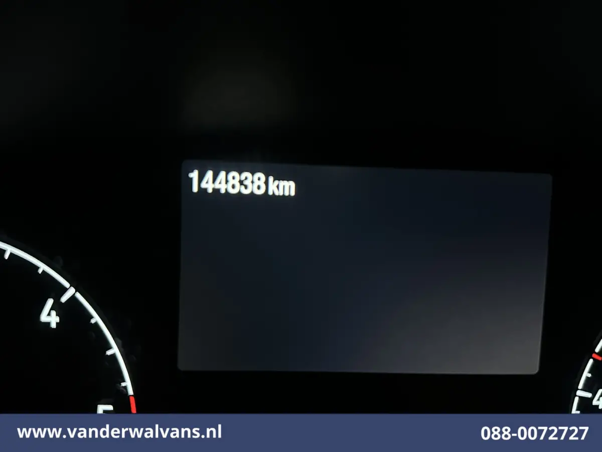 2.0 TDCI 161pk Bakwagen Laadklep Euro6 Airco | Cruisecontrol | Verwarmde voorruit | 1040kg laadvermogen Bijrijdersbank