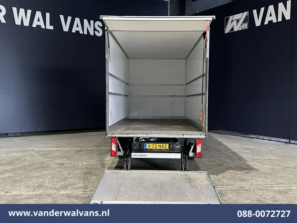 2.0 TDCI 161pk Bakwagen Laadklep Euro6 Airco | Cruisecontrol | Verwarmde voorruit | 1040kg laadvermogen Bijrijdersbank