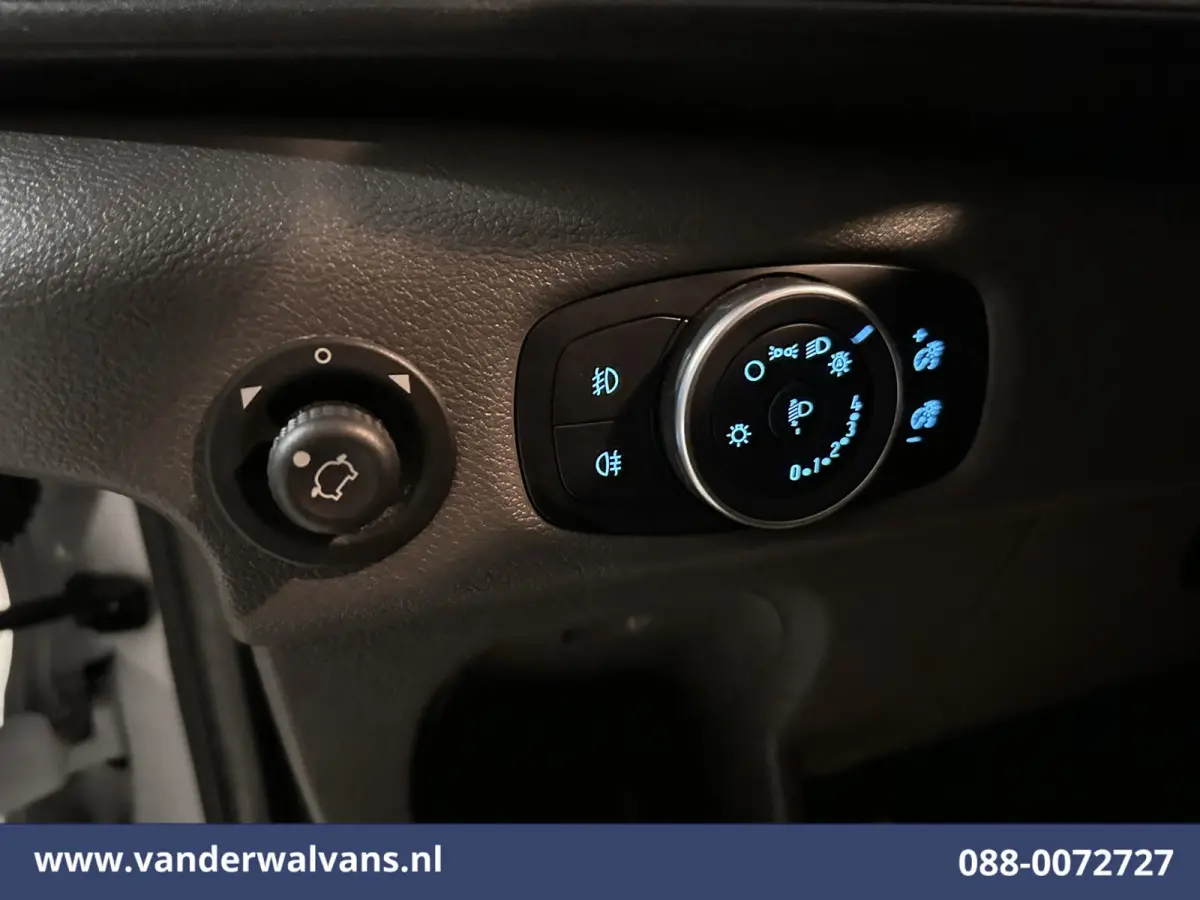 2.0 TDCI 161pk Bakwagen Laadklep Euro6 Airco | Cruisecontrol | Verwarmde voorruit | 1040kg laadvermogen Bijrijdersbank